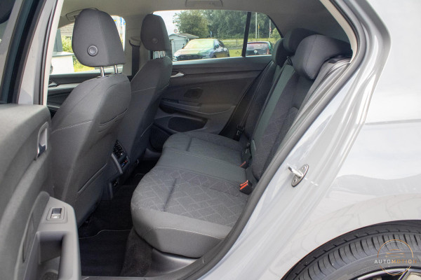 Volkswagen Golf 1.0 eTSI Life Harman Kardon Stoelverwarming ACC Sfeerverlichting