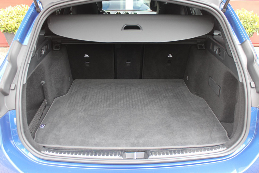 Mercedes-Benz C-Klasse Estate 200 218PK Launch Edition AMG Line | PANORAMISCH SCHUIF/KANTELDAK | LASER KOPLAMPEN | SFEERVERLICHTING | ELEKTRISCH VERSTELBARE VOORSTOELEN MET GEHEUGEN OP BEIDE STOELEN | STOELVERWARMING | ELEKTRISCHE STUURVERSTELLING MET GEHEUGEN | 19'' MULTISPAAKS LICHTMETALEN VELGEN | VERKEERSLICHTEN WEERGAVE | 360° CAMERA | DRAADLOOS APPLECARPLAY/ANDROID AUTO | DRAADLOZE TELEFOONLADER | WIDE SCREEN SCHERM | NIGHT PAKKET | DODEHOEK DETECTIE | EXTRA GETINTE ACHTERSTE RUITEN | PREMIUM AUDIO SYSTEM | ELEKTRISCH BEDIENBARE ACHTERKLEP | KEYLESS ENTRY |