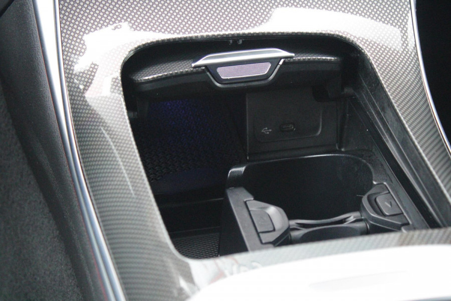 Mercedes-Benz C-Klasse Estate 200 218PK Launch Edition AMG Line | PANORAMISCH SCHUIF/KANTELDAK | LASER KOPLAMPEN | SFEERVERLICHTING | ELEKTRISCH VERSTELBARE VOORSTOELEN MET GEHEUGEN OP BEIDE STOELEN | STOELVERWARMING | ELEKTRISCHE STUURVERSTELLING MET GEHEUGEN | 19'' MULTISPAAKS LICHTMETALEN VELGEN | VERKEERSLICHTEN WEERGAVE | 360° CAMERA | DRAADLOOS APPLECARPLAY/ANDROID AUTO | DRAADLOZE TELEFOONLADER | WIDE SCREEN SCHERM | NIGHT PAKKET | DODEHOEK DETECTIE | EXTRA GETINTE ACHTERSTE RUITEN | PREMIUM AUDIO SYSTEM | ELEKTRISCH BEDIENBARE ACHTERKLEP | KEYLESS ENTRY |