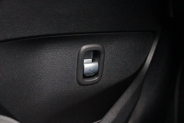 Mercedes-Benz C-Klasse Estate 200 218PK Launch Edition AMG Line | PANORAMISCH SCHUIF/KANTELDAK | LASER KOPLAMPEN | SFEERVERLICHTING | ELEKTRISCH VERSTELBARE VOORSTOELEN MET GEHEUGEN OP BEIDE STOELEN | STOELVERWARMING | ELEKTRISCHE STUURVERSTELLING MET GEHEUGEN | 19'' MULTISPAAKS LICHTMETALEN VELGEN | VERKEERSLICHTEN WEERGAVE | 360° CAMERA | DRAADLOOS APPLECARPLAY/ANDROID AUTO | DRAADLOZE TELEFOONLADER | WIDE SCREEN SCHERM | NIGHT PAKKET | DODEHOEK DETECTIE | EXTRA GETINTE ACHTERSTE RUITEN | PREMIUM AUDIO SYSTEM | ELEKTRISCH BEDIENBARE ACHTERKLEP | KEYLESS ENTRY |