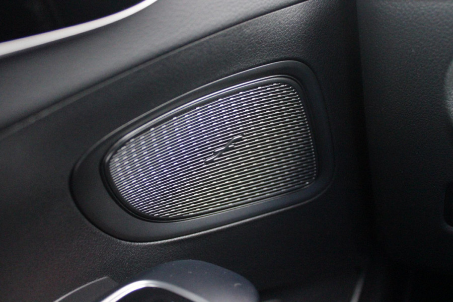 Mercedes-Benz C-Klasse Estate 200 218PK Launch Edition AMG Line | PANORAMISCH SCHUIF/KANTELDAK | LASER KOPLAMPEN | SFEERVERLICHTING | ELEKTRISCH VERSTELBARE VOORSTOELEN MET GEHEUGEN OP BEIDE STOELEN | STOELVERWARMING | ELEKTRISCHE STUURVERSTELLING MET GEHEUGEN | 19'' MULTISPAAKS LICHTMETALEN VELGEN | VERKEERSLICHTEN WEERGAVE | 360° CAMERA | DRAADLOOS APPLECARPLAY/ANDROID AUTO | DRAADLOZE TELEFOONLADER | WIDE SCREEN SCHERM | NIGHT PAKKET | DODEHOEK DETECTIE | EXTRA GETINTE ACHTERSTE RUITEN | PREMIUM AUDIO SYSTEM | ELEKTRISCH BEDIENBARE ACHTERKLEP | KEYLESS ENTRY |