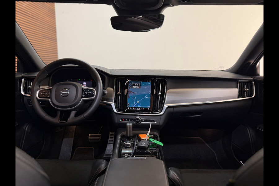 Volvo V90 2.0 T6 Plug-in hybrid AWD Ultimate Dark | FaceLift | Luchtvering | Xenium Pakket | Licht Pakket | HUD | 360cam |