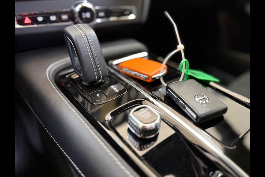 Volvo V90 2.0 T6 Plug-in hybrid AWD Ultimate Dark | FaceLift | Luchtvering | Xenium Pakket | Licht Pakket | HUD | 360cam |