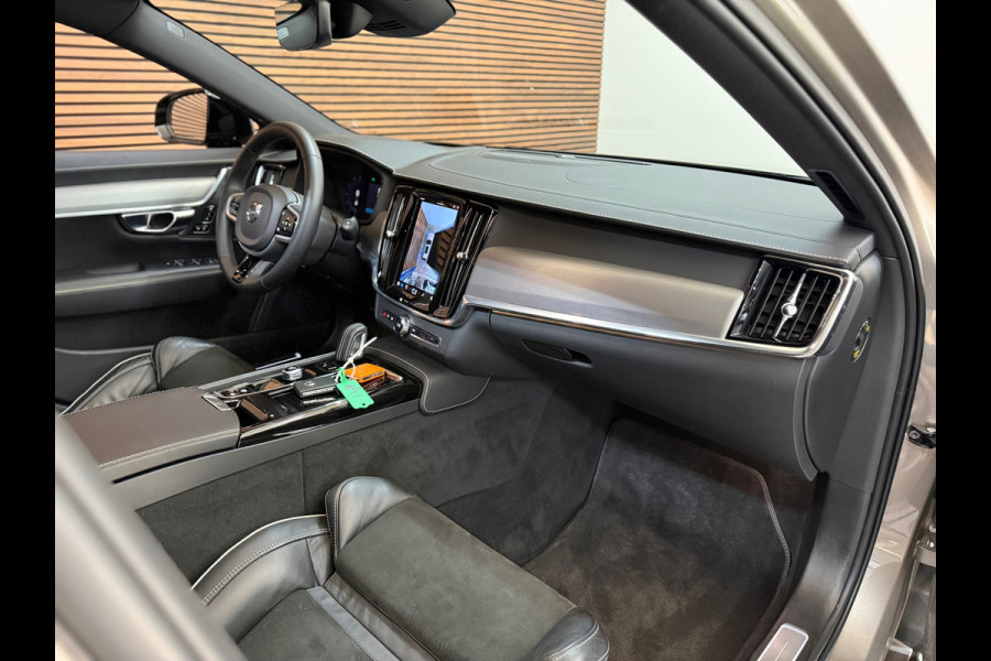 Volvo V90 2.0 T6 Plug-in hybrid AWD Ultimate Dark | FaceLift | Luchtvering | Xenium Pakket | Licht Pakket | HUD | 360cam |