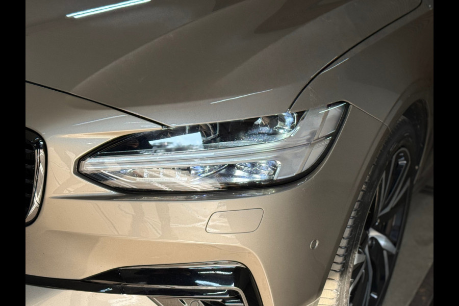 Volvo V90 2.0 T6 Plug-in hybrid AWD Ultimate Dark | FaceLift | Luchtvering | Xenium Pakket | Licht Pakket | HUD | 360cam |