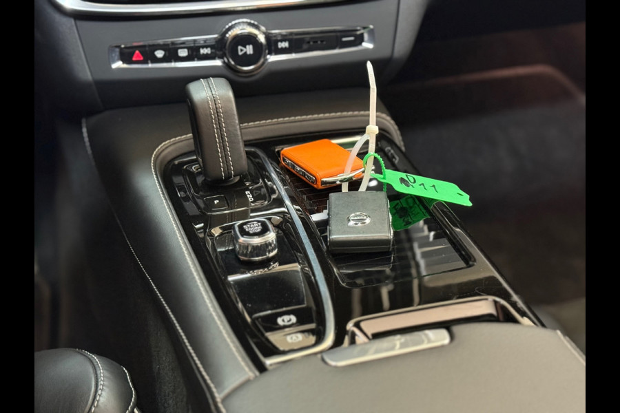Volvo V90 2.0 T6 Plug-in hybrid AWD Ultimate Dark | FaceLift | Luchtvering | Xenium Pakket | Licht Pakket | HUD | 360cam |