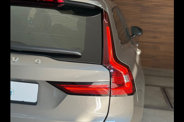 Volvo V90 2.0 T6 Plug-in hybrid AWD Ultimate Dark | FaceLift | Luchtvering | Xenium Pakket | Licht Pakket | HUD | 360cam |