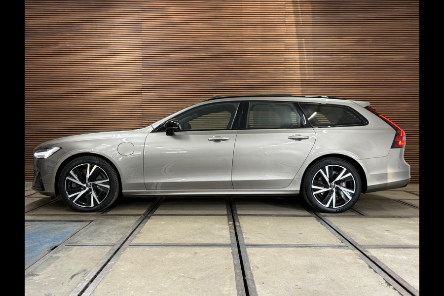 Volvo V90 2.0 T6 Plug-in hybrid AWD Ultimate Dark | FaceLift | Luchtvering | Xenium Pakket | Licht Pakket | HUD | 360cam |