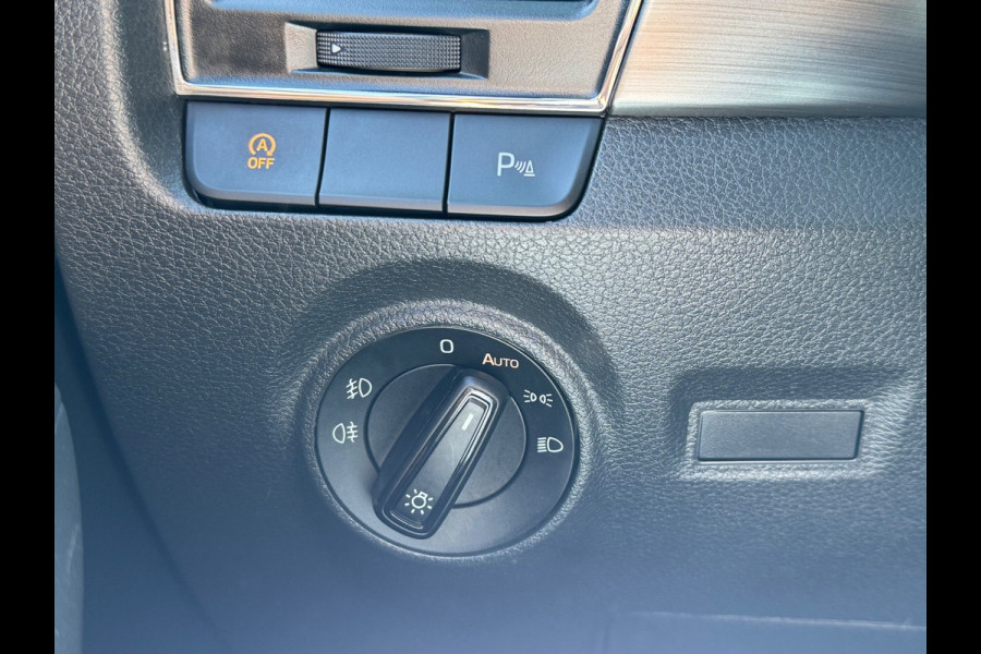 Škoda Fabia Combi TSI 95PK BUSINESS EDITION TREKHAAK/CAMERA/NAVI/PANORAMADAK