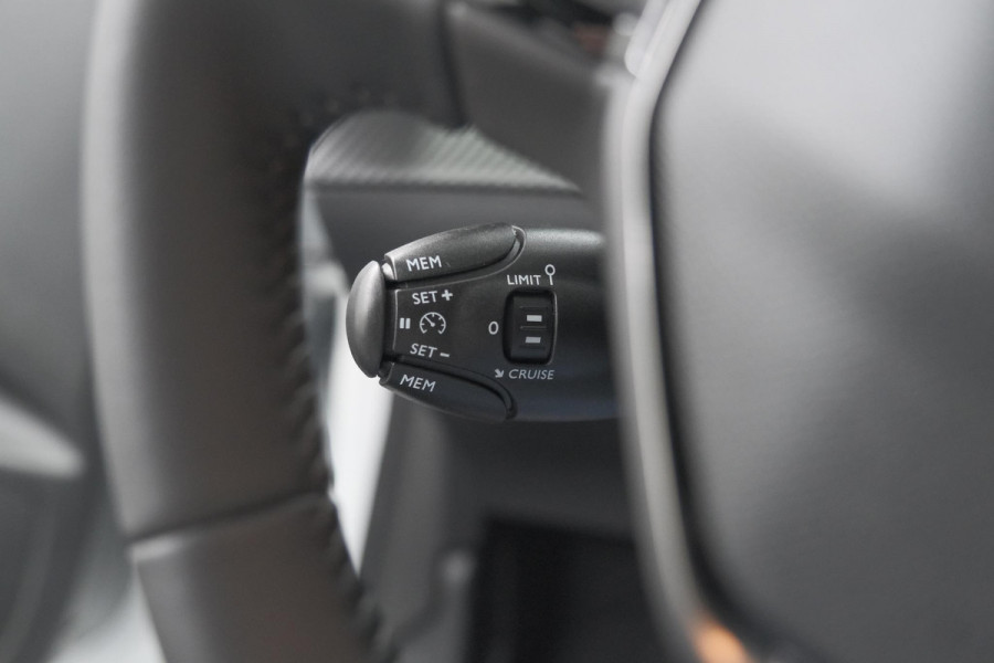 Peugeot 208 1.2 PureTech Style | Parkeersensoren | Navigatie | Apple Carplay