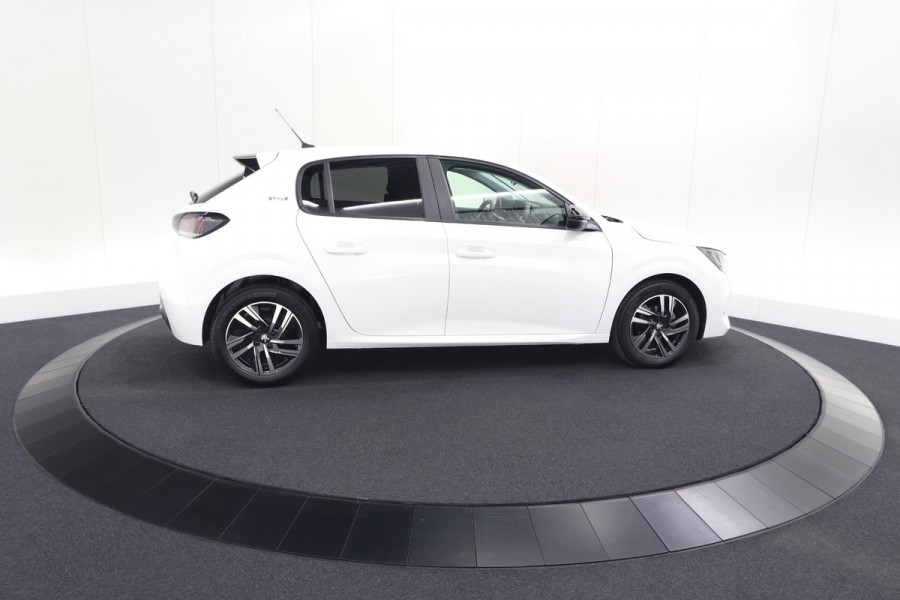 Peugeot 208 1.2 PureTech Style | Parkeersensoren | Navigatie | Apple Carplay