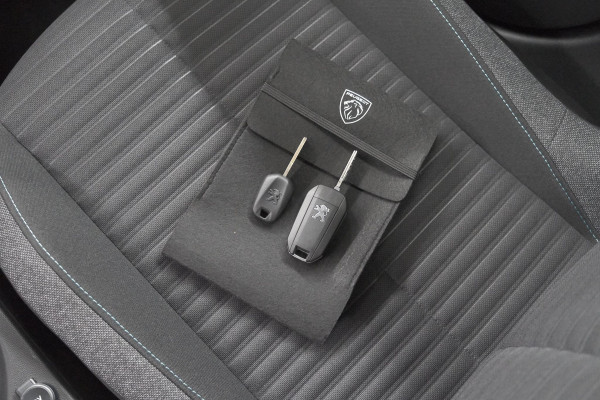 Peugeot 208 1.2 PureTech Style | Parkeersensoren | Navigatie | Apple Carplay