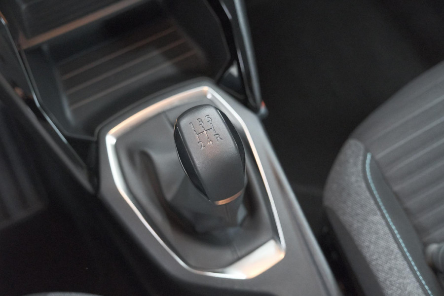 Peugeot 208 1.2 PureTech Style | Parkeersensoren | Navigatie | Apple Carplay