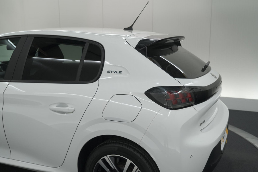 Peugeot 208 1.2 PureTech Style | Parkeersensoren | Navigatie | Apple Carplay