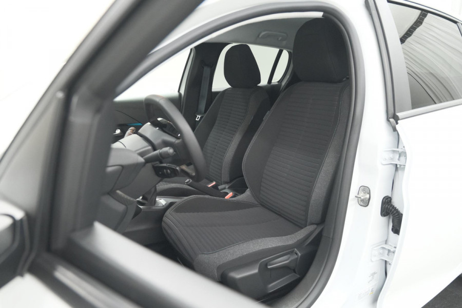 Peugeot 208 1.2 PureTech Style | Parkeersensoren | Navigatie | Apple Carplay