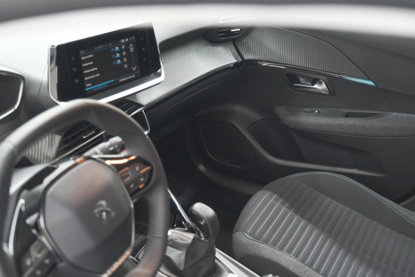 Peugeot 208 1.2 PureTech Style | Parkeersensoren | Navigatie | Apple Carplay