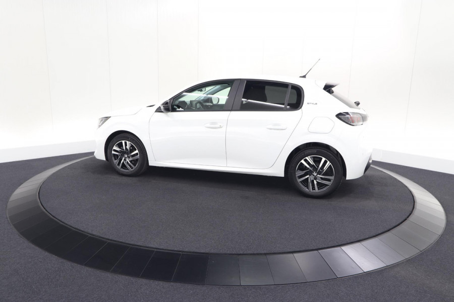 Peugeot 208 1.2 PureTech Style | Parkeersensoren | Navigatie | Apple Carplay