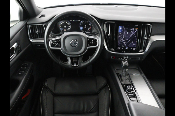Volvo V60 2.0 T4 R-Design Panoramadak | Full LED | Trekhaak | Carplay | Pilot assist | Navigate | Stoel & Stuurverwarming | Achteruitrij camera | Cruise control | Climate control