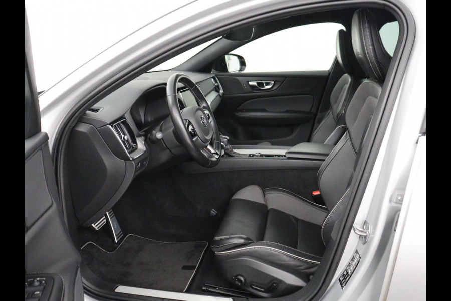 Volvo V60 2.0 T4 R-Design Panoramadak | Full LED | Trekhaak | Carplay | Pilot assist | Navigate | Stoel & Stuurverwarming | Achteruitrij camera | Cruise control | Climate control