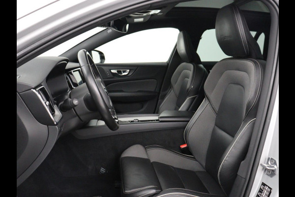 Volvo V60 2.0 T4 R-Design Panoramadak | Full LED | Trekhaak | Carplay | Pilot assist | Navigate | Stoel & Stuurverwarming | Achteruitrij camera | Cruise control | Climate control