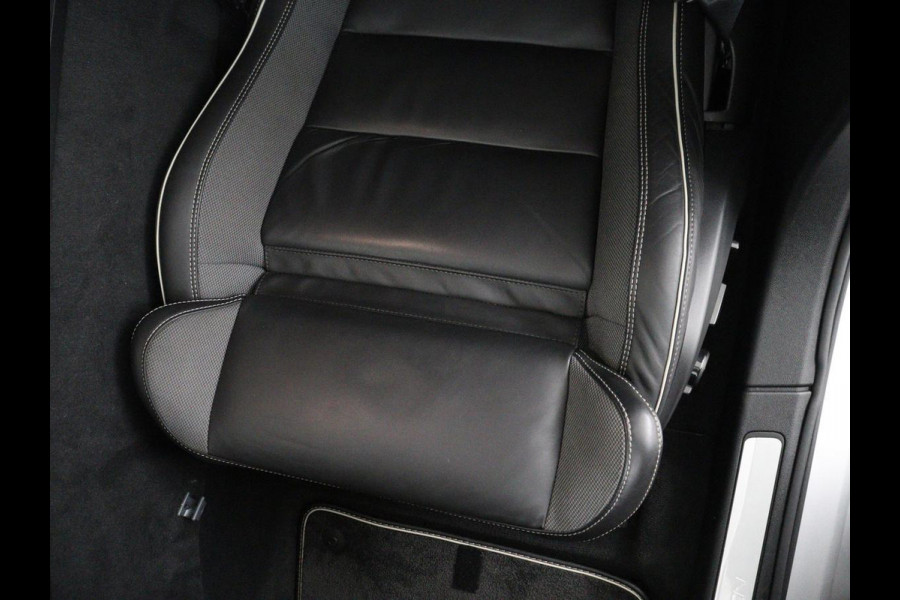 Volvo V60 2.0 T4 R-Design Panoramadak | Full LED | Trekhaak | Carplay | Pilot assist | Navigate | Stoel & Stuurverwarming | Achteruitrij camera | Cruise control | Climate control