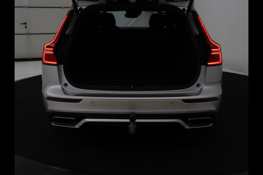 Volvo V60 2.0 T4 R-Design Panoramadak | Full LED | Trekhaak | Carplay | Pilot assist | Navigate | Stoel & Stuurverwarming | Achteruitrij camera | Cruise control | Climate control