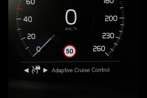Volvo V60 2.0 T4 R-Design Panoramadak | Full LED | Trekhaak | Carplay | Pilot assist | Navigate | Stoel & Stuurverwarming | Achteruitrij camera | Cruise control | Climate control