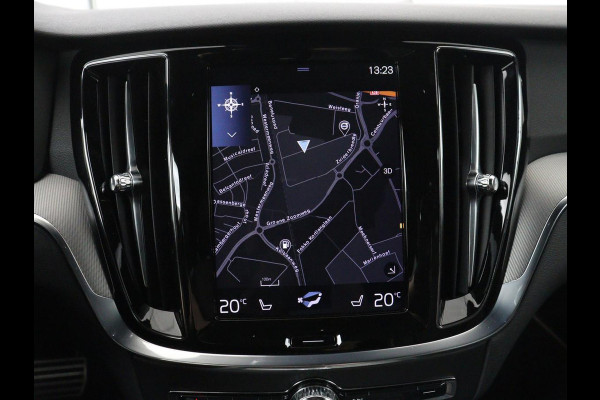 Volvo V60 2.0 T4 R-Design Panoramadak | Full LED | Trekhaak | Carplay | Pilot assist | Navigate | Stoel & Stuurverwarming | Achteruitrij camera | Cruise control | Climate control