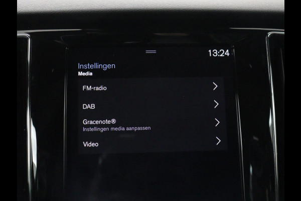 Volvo V60 2.0 T4 R-Design Panoramadak | Full LED | Trekhaak | Carplay | Pilot assist | Navigate | Stoel & Stuurverwarming | Achteruitrij camera | Cruise control | Climate control