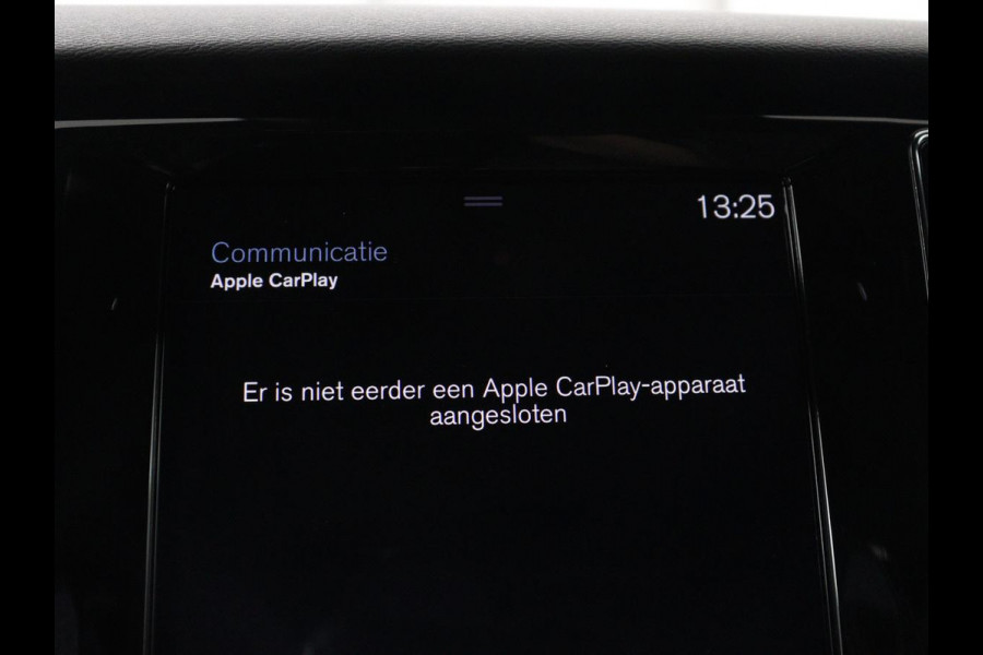 Volvo V60 2.0 T4 R-Design Panoramadak | Full LED | Trekhaak | Carplay | Pilot assist | Navigate | Stoel & Stuurverwarming | Achteruitrij camera | Cruise control | Climate control