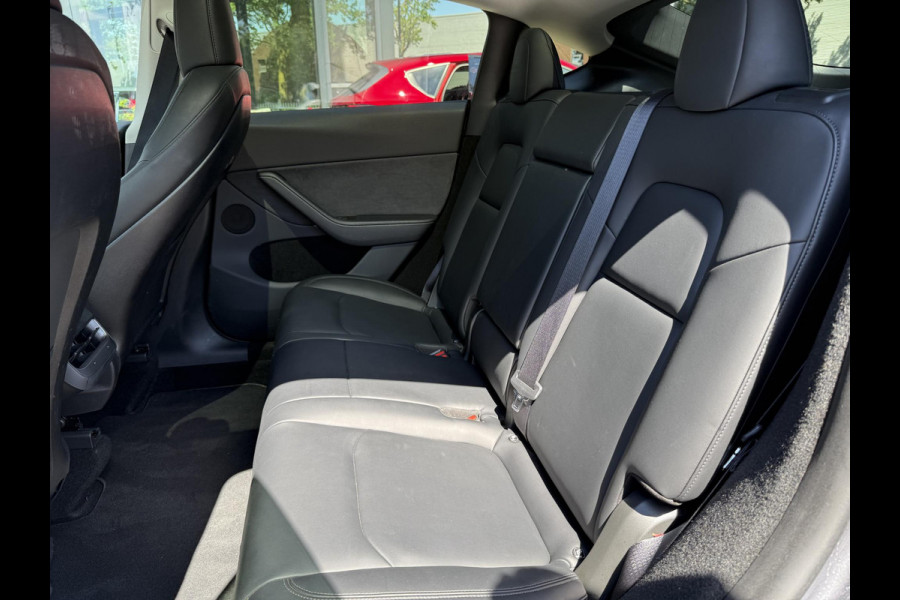 Tesla Model Y Long Range AWD 75 kWh VAN: 44.900,- VOOR: 42.877,- UW WKVOORDEEL: 2.023,- | SOH 94%| QUICKSILVER!| TESLA FABRIEKSGARANTIE TOT 02-2028/ 80.000KM | FABRIEKSGARANTIE OP ACCU & AANDRIJFLIJN TOT 2032 OF 192.000 KM | BTW VERREKENBAAR