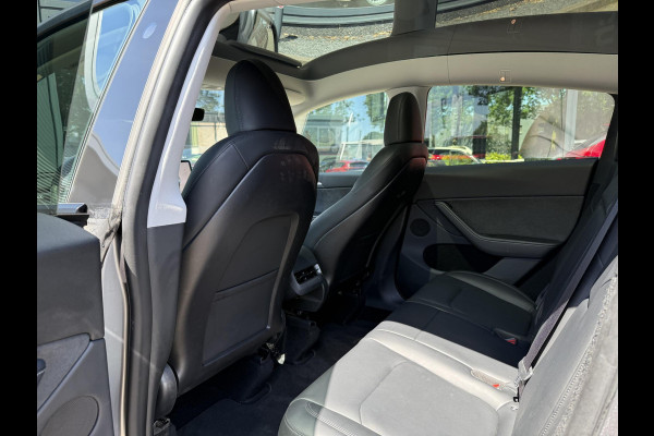 Tesla Model Y Long Range AWD 75 kWh VAN: 44.900,- VOOR: 42.877,- UW WKVOORDEEL: 2.023,- | SOH 94%| QUICKSILVER!| TESLA FABRIEKSGARANTIE TOT 02-2028/ 80.000KM | FABRIEKSGARANTIE OP ACCU & AANDRIJFLIJN TOT 2032 OF 192.000 KM | BTW VERREKENBAAR