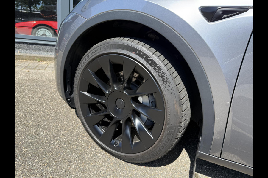 Tesla Model Y Long Range AWD 75 kWh VAN: 44.900,- VOOR: 42.877,- UW WKVOORDEEL: 2.023,- | SOH 94%| QUICKSILVER!| TESLA FABRIEKSGARANTIE TOT 02-2028/ 80.000KM | FABRIEKSGARANTIE OP ACCU & AANDRIJFLIJN TOT 2032 OF 192.000 KM | BTW VERREKENBAAR