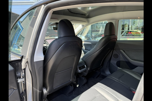 Tesla Model Y Long Range AWD 75 kWh VAN: 44.900,- VOOR: 42.877,- UW WKVOORDEEL: 2.023,- | SOH 94%| QUICKSILVER!| TESLA FABRIEKSGARANTIE TOT 02-2028/ 80.000KM | FABRIEKSGARANTIE OP ACCU & AANDRIJFLIJN TOT 2032 OF 192.000 KM | BTW VERREKENBAAR