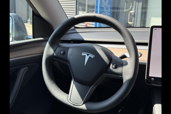 Tesla Model Y Long Range AWD 75 kWh VAN: 44.900,- VOOR: 42.877,- UW WKVOORDEEL: 2.023,- | SOH 94%| QUICKSILVER!| TESLA FABRIEKSGARANTIE TOT 02-2028/ 80.000KM | FABRIEKSGARANTIE OP ACCU & AANDRIJFLIJN TOT 2032 OF 192.000 KM | BTW VERREKENBAAR