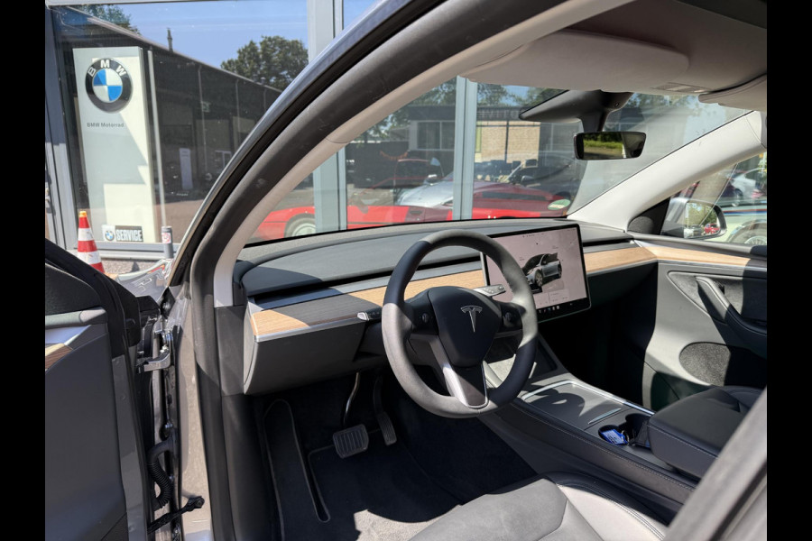 Tesla Model Y Long Range AWD 75 kWh VAN: 44.900,- VOOR: 42.877,- UW WKVOORDEEL: 2.023,- | SOH 94%| QUICKSILVER!| TESLA FABRIEKSGARANTIE TOT 02-2028/ 80.000KM | FABRIEKSGARANTIE OP ACCU & AANDRIJFLIJN TOT 2032 OF 192.000 KM | BTW VERREKENBAAR