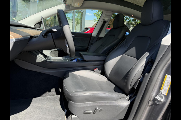 Tesla Model Y Long Range AWD 75 kWh VAN: 44.900,- VOOR: 42.877,- UW WKVOORDEEL: 2.023,- | SOH 94%| QUICKSILVER!| TESLA FABRIEKSGARANTIE TOT 02-2028/ 80.000KM | FABRIEKSGARANTIE OP ACCU & AANDRIJFLIJN TOT 2032 OF 192.000 KM | BTW VERREKENBAAR