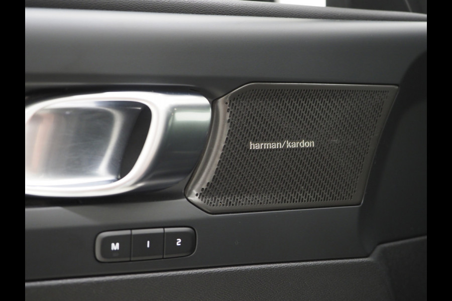Volvo XC40 1.5 T5 Plug-in hybrid Ultimate Dark | Panoramadak | Trekhaak | Pilot Assist | Harman/Kardon | 360 | Memory | Keyless