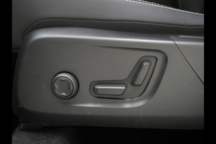 Volvo XC40 1.5 T5 Plug-in hybrid Ultimate Dark | Panoramadak | Trekhaak | Pilot Assist | Harman/Kardon | 360 | Memory | Keyless