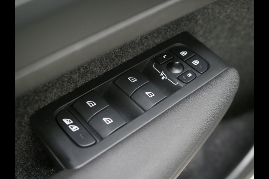 Volvo XC40 1.5 T5 Plug-in hybrid Ultimate Dark | Panoramadak | Trekhaak | Pilot Assist | Harman/Kardon | 360 | Memory | Keyless
