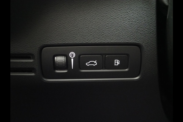 Volvo XC40 1.5 T5 Plug-in hybrid Ultimate Dark | Panoramadak | Trekhaak | Pilot Assist | Harman/Kardon | 360 | Memory | Keyless