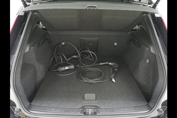 Volvo XC40 1.5 T5 Plug-in hybrid Ultimate Dark | Panoramadak | Trekhaak | Pilot Assist | Harman/Kardon | 360 | Memory | Keyless