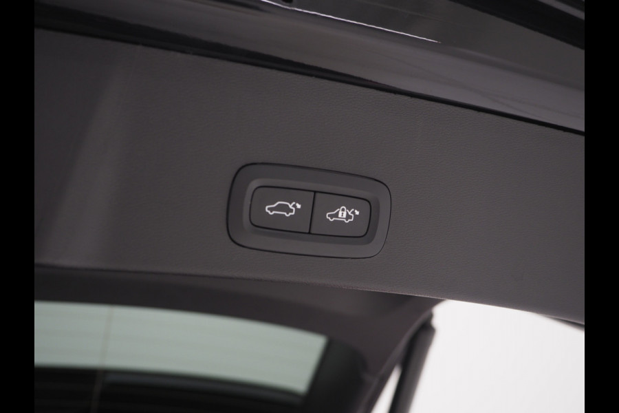 Volvo XC40 1.5 T5 Plug-in hybrid Ultimate Dark | Panoramadak | Trekhaak | Pilot Assist | Harman/Kardon | 360 | Memory | Keyless