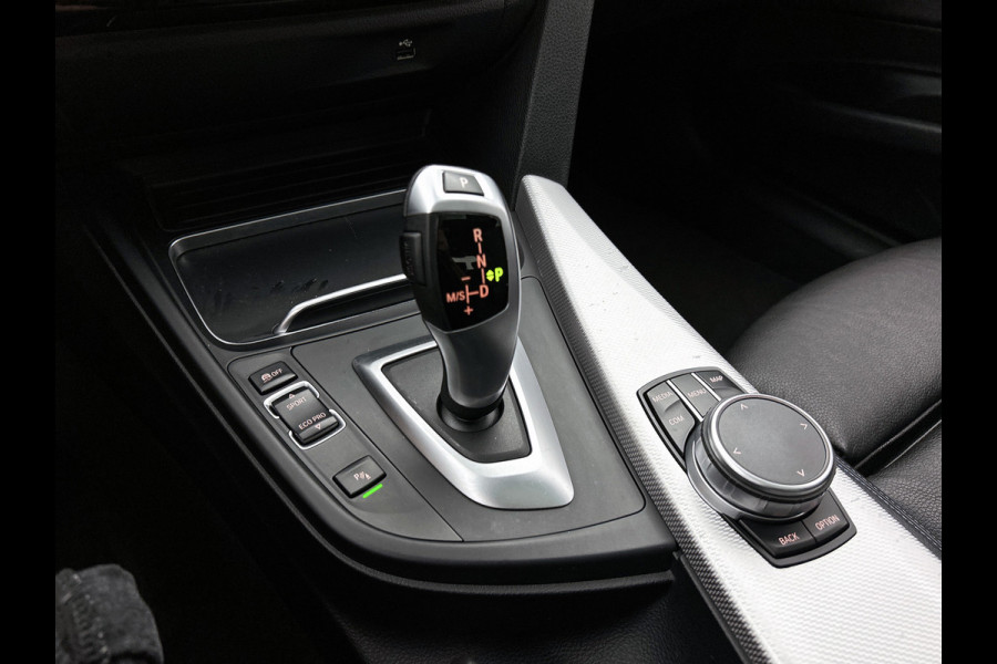 BMW 3-serie 320i xDrive High Executive M-pakket (Goed OndH, Panorama, Camera, StoelV, Lane Assist, Addapt Cruise, Navi Prof, Etc)