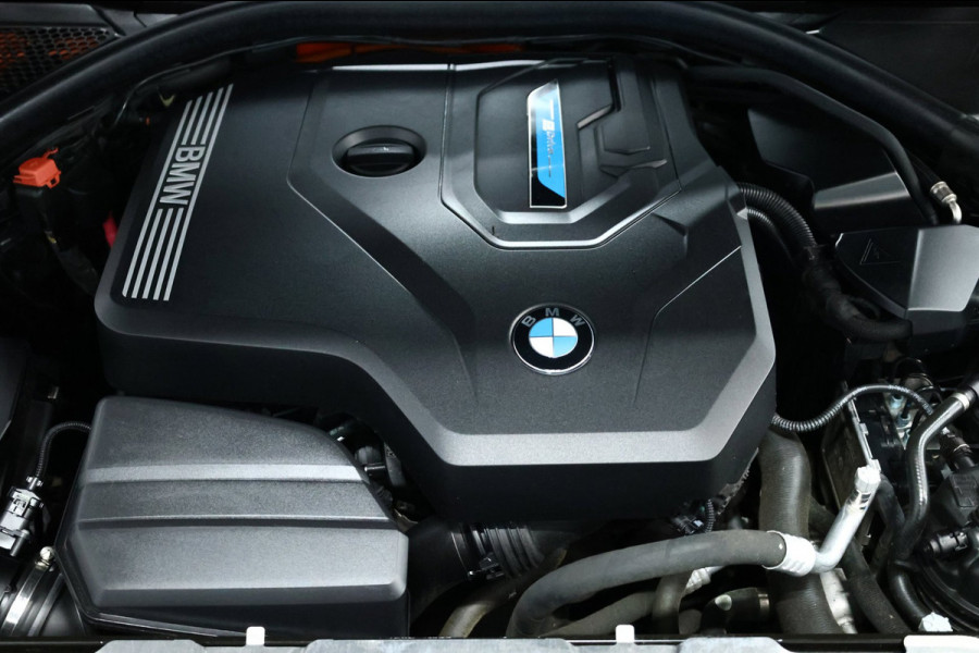 BMW 3-serie 330e M Sport LED/VIRTUAL/SFEER/SCHUIFDAK/LEER+S.VERWARMING/18" LMV/CAM/ACC/ECC/12 MND GARANTIE!