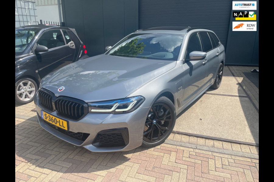 BMW 5 Serie Touring 530e Business Edition Plus Laser Led Panorama M-pakket 19inch breedset memory orig NL Geleverd NAP compleet!