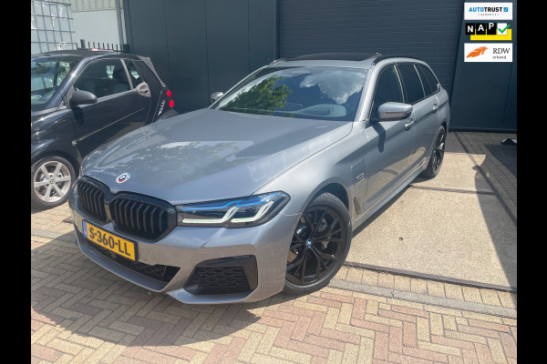 BMW 5 Serie Touring 530e Business Edition Plus Laser Led Panorama M-pakket 19inch breedset memory orig NL Geleverd NAP compleet!