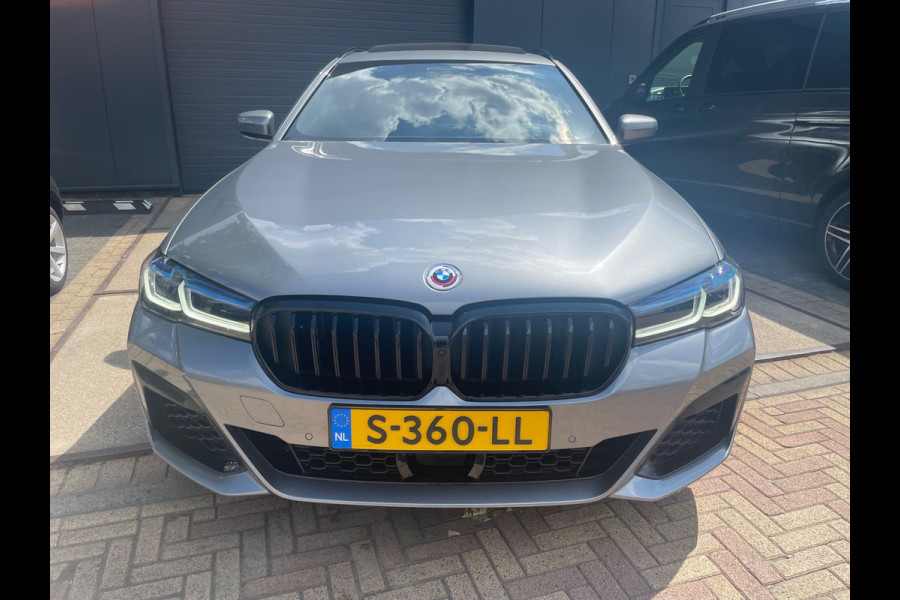 BMW 5 Serie Touring 530e Business Edition Plus Laser Led Panorama M-pakket 19inch breedset memory orig NL Geleverd NAP compleet!