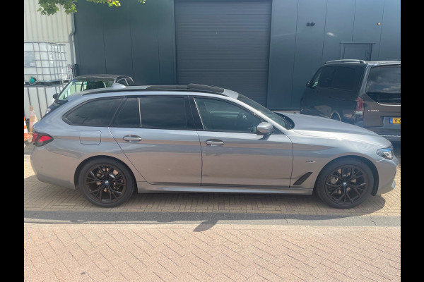 BMW 5 Serie Touring 530e Business Edition Plus Laser Led Panorama M-pakket 19inch breedset memory orig NL Geleverd NAP compleet!