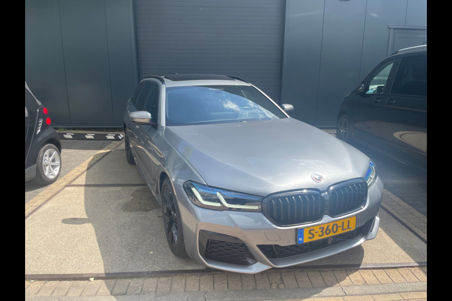 BMW 5 Serie Touring 530e Business Edition Plus Laser Led Panorama M-pakket 19inch breedset memory orig NL Geleverd NAP compleet!